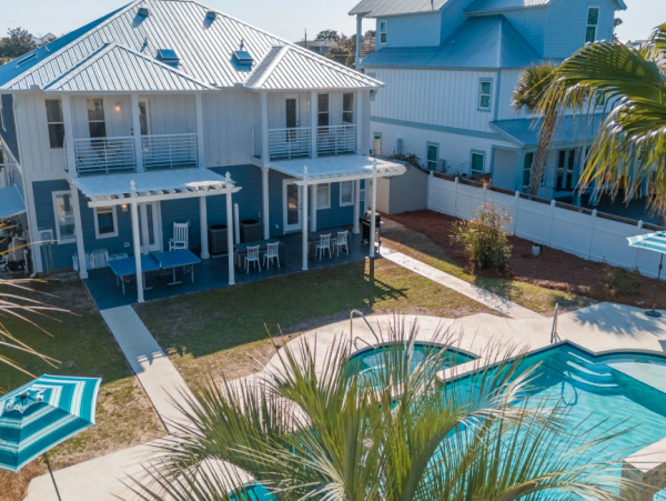 Luxurious 8 Bedroom Coastal Retreat in Destin - Perfect for Groups